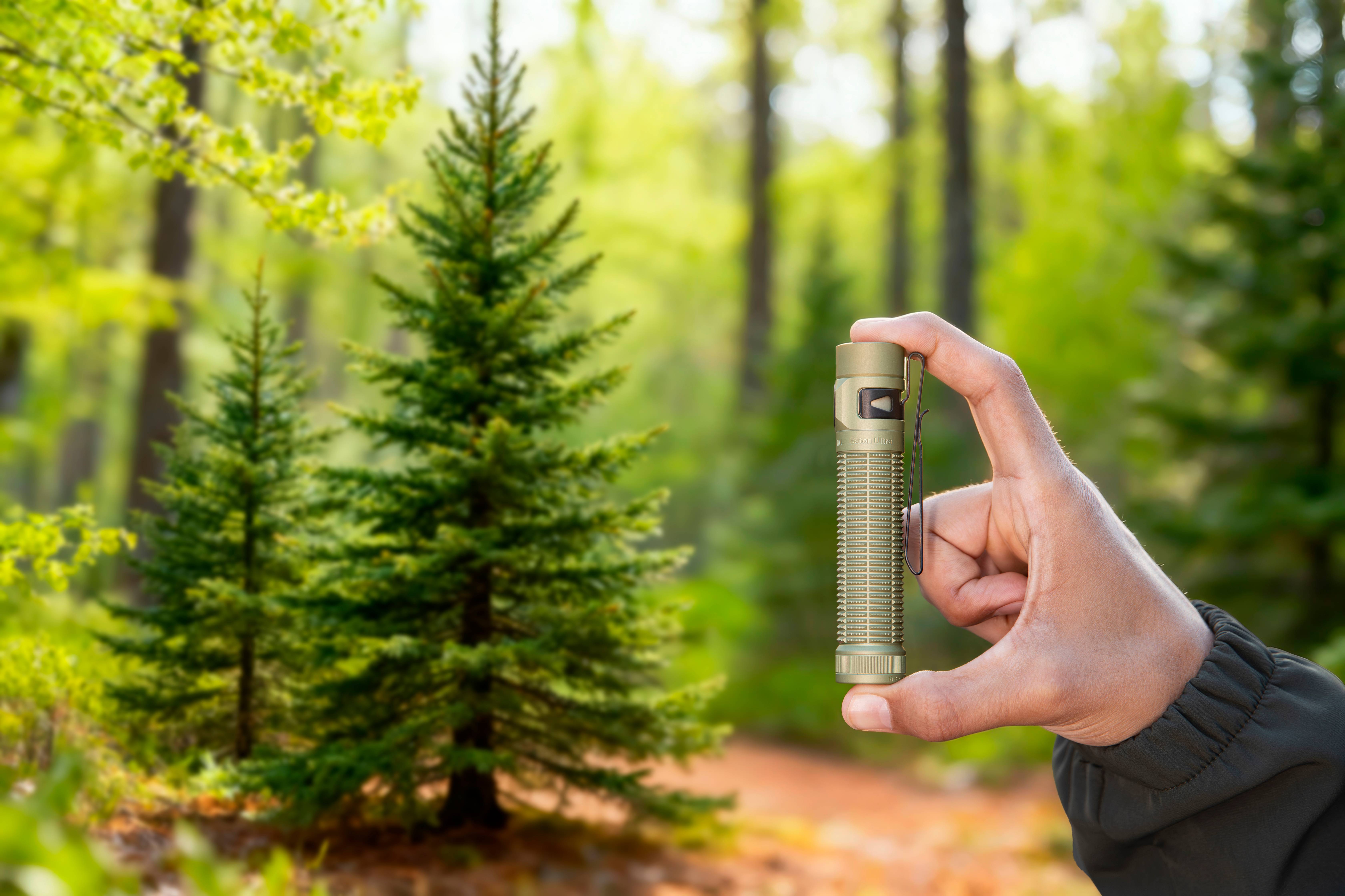 Lampe tactique Olight Baton Ultra en alliage OAL anti-rayures.