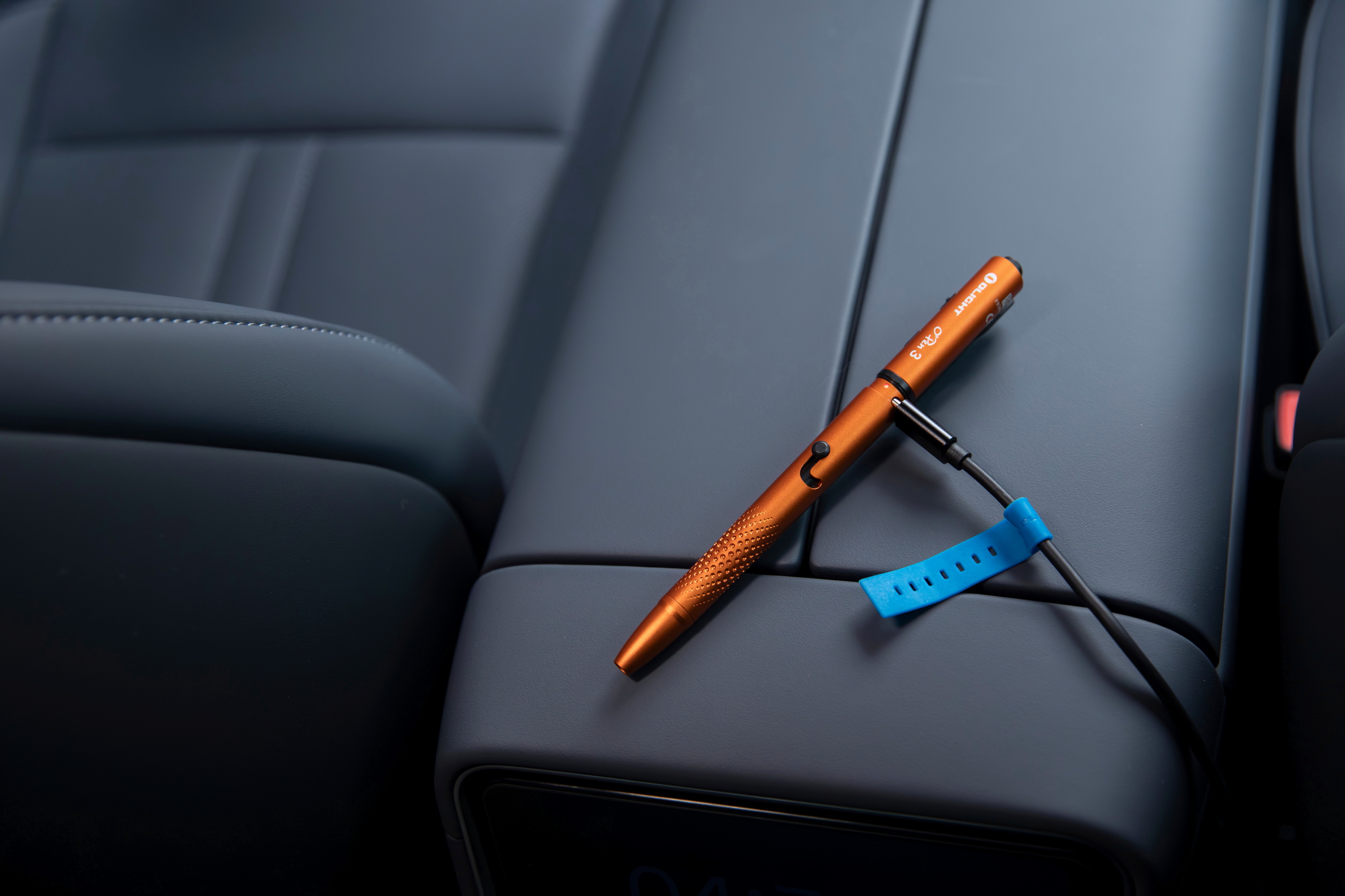 Official image of an Olight O’Pen 3 with its USB-C charging port revealed.