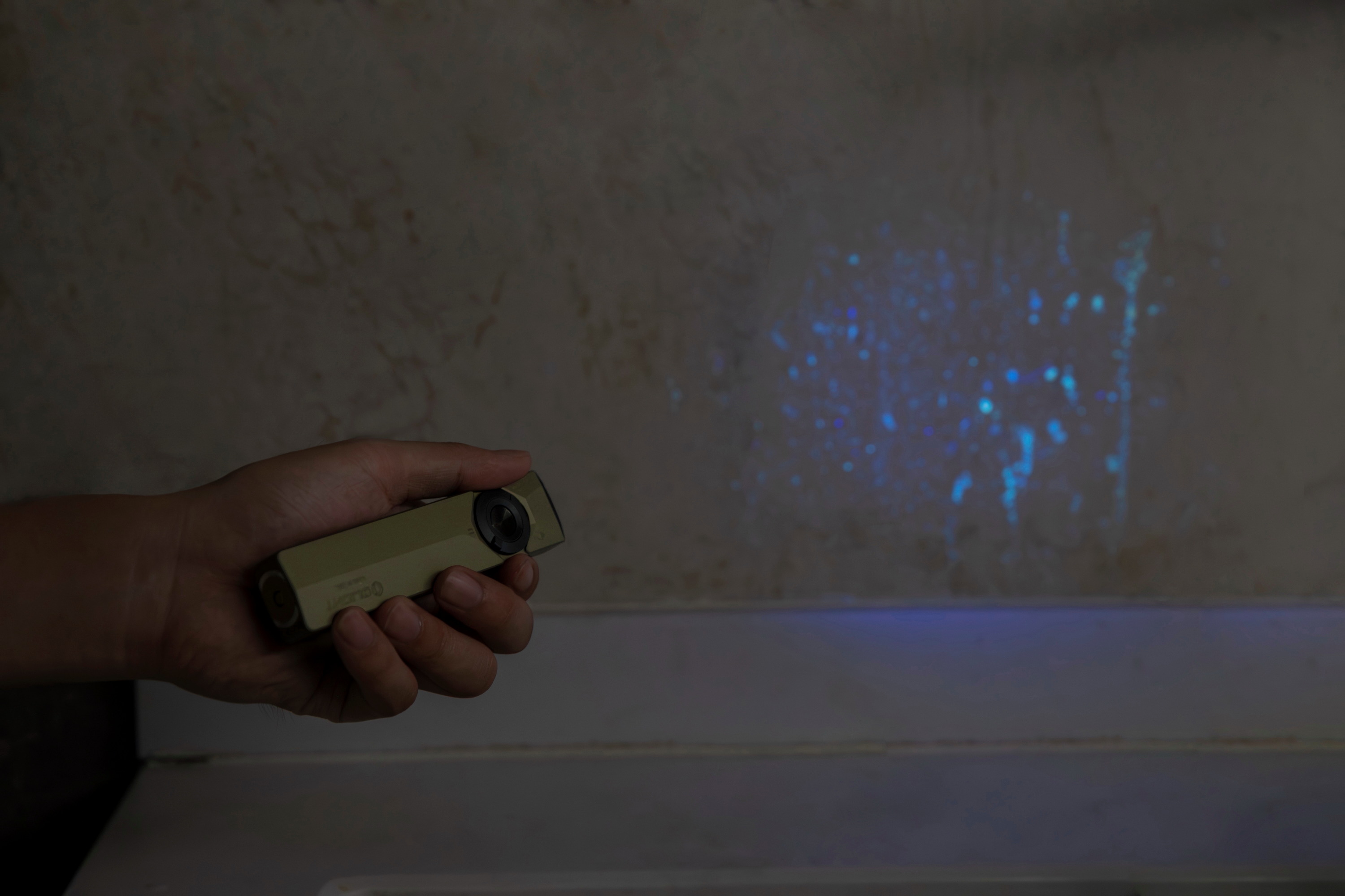 Using high-power 365nm UV light of ArkPro to scan bathroom and home floors for hygiene inspection