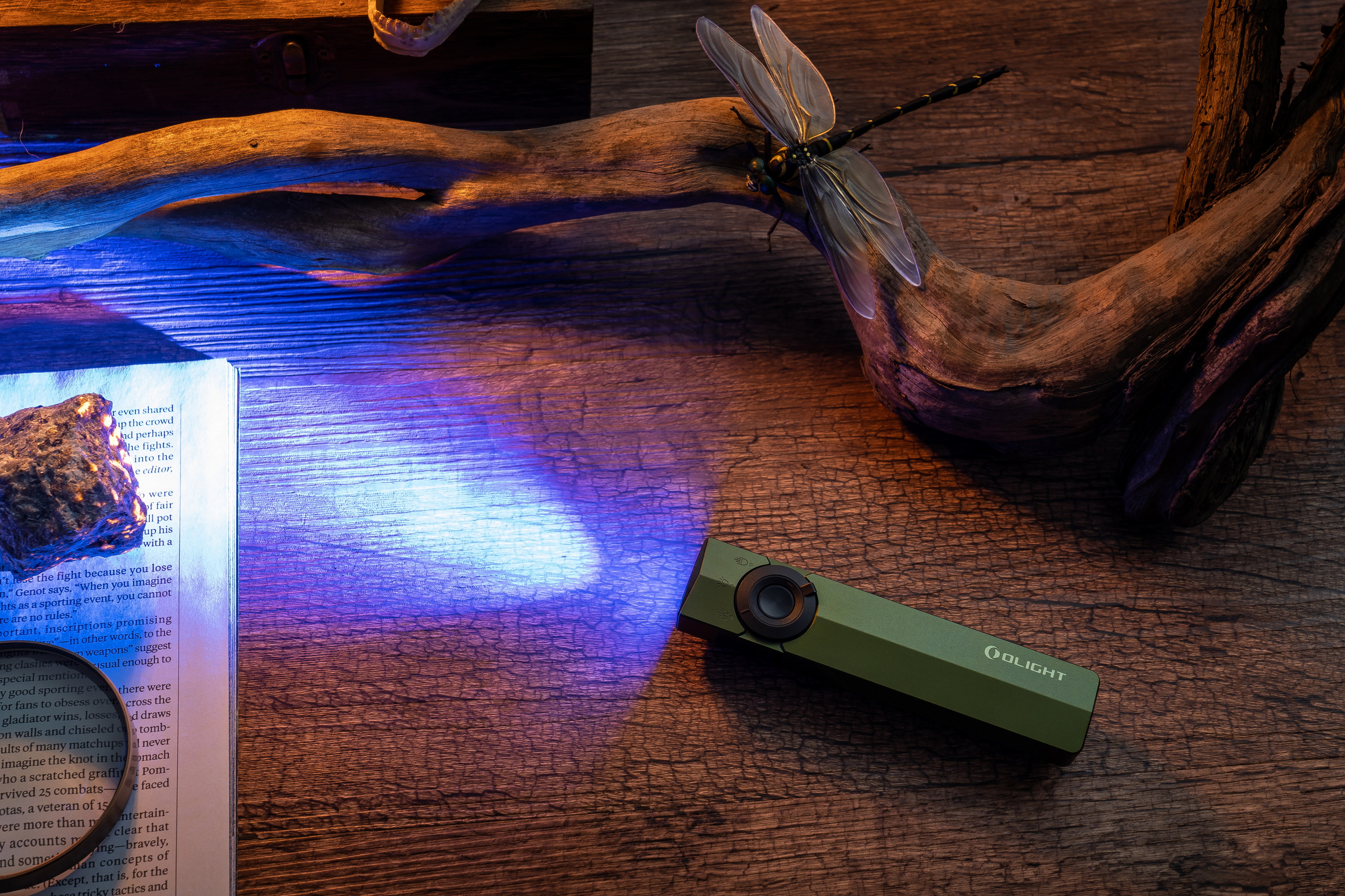 Olight Arkfeld olive green flat EDC flashlight with UV light beam