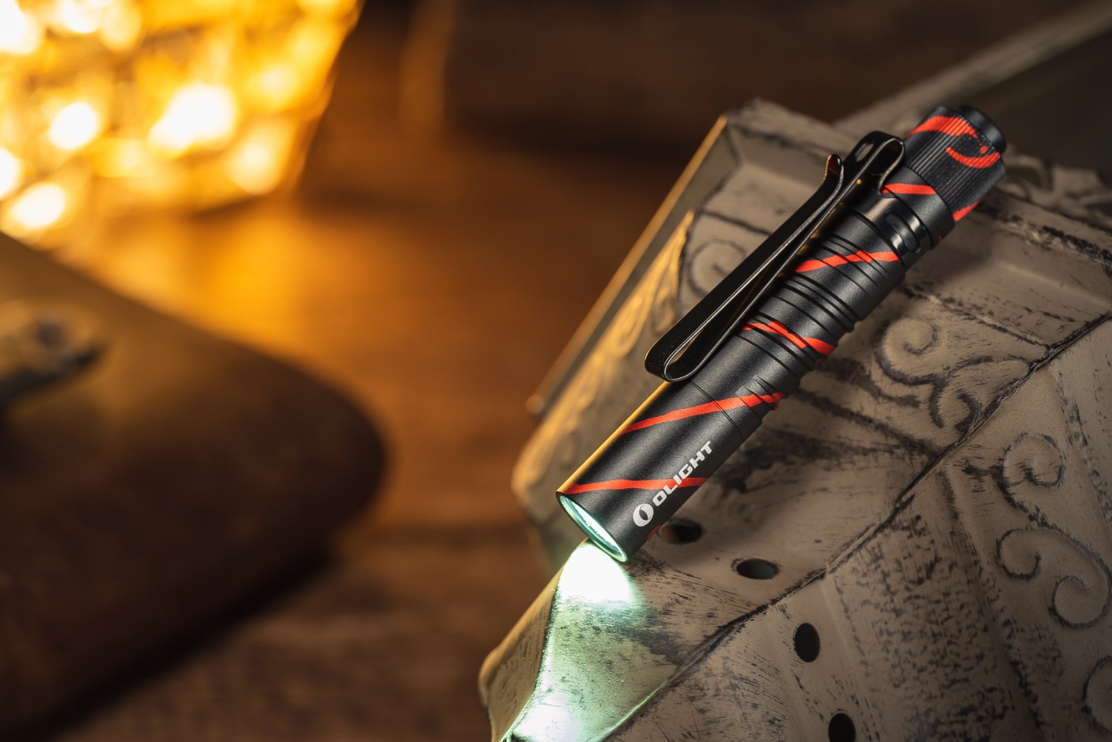 Olight i3T EOS pocket EDC flashlight
