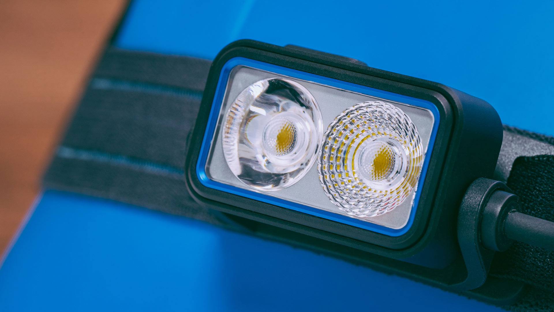 Lampe frontale Olight Array 2 rechargeable et l&eacute;g&egrave;re avec double optique