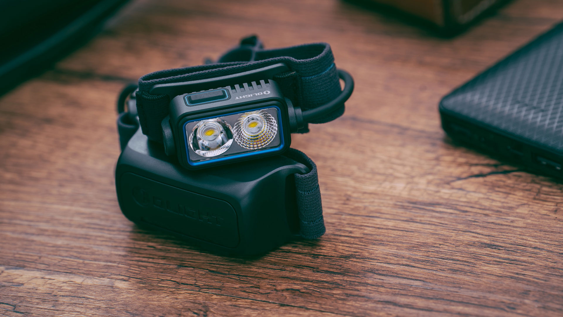Lampe frontale Olight Array 2 pour camp de base et approche nocturne