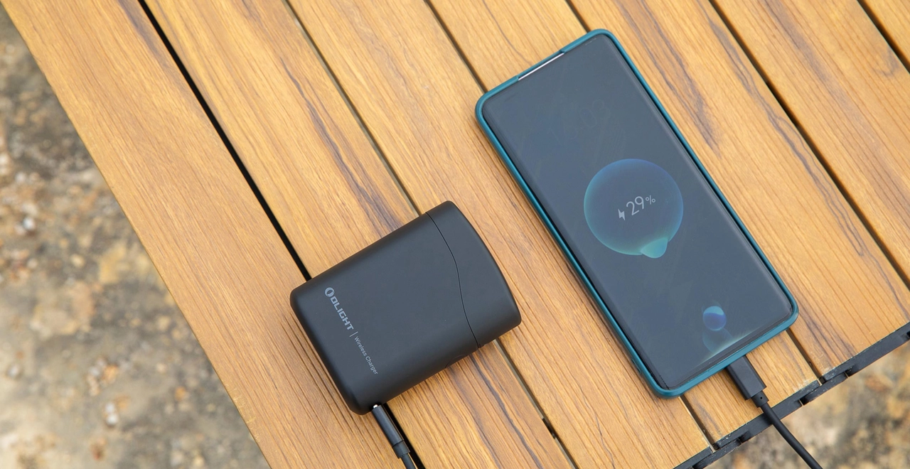 Baton 4 Premium Charger