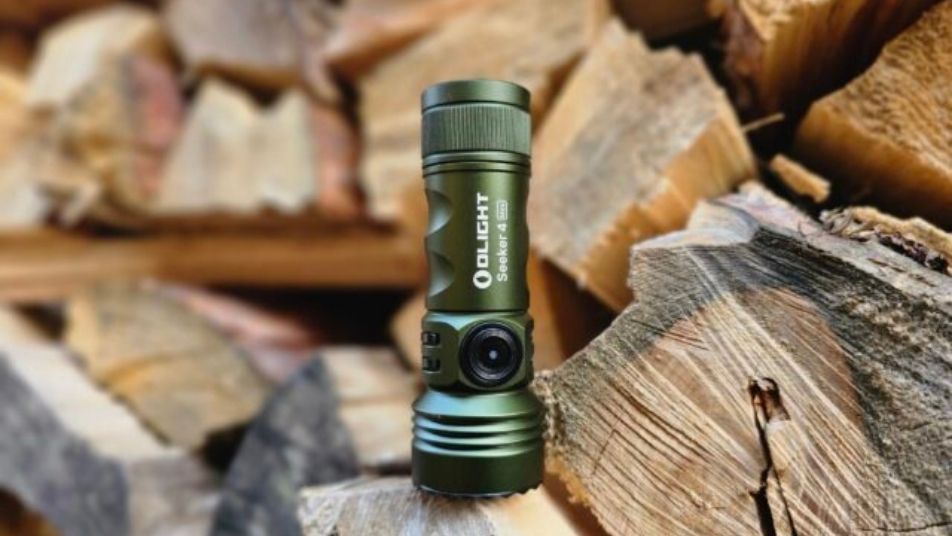 Taschenlampe auf einem Stein