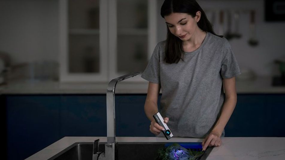 Verwenden Sie eine UV-Taschenlampe, um Dinge zu erkennen