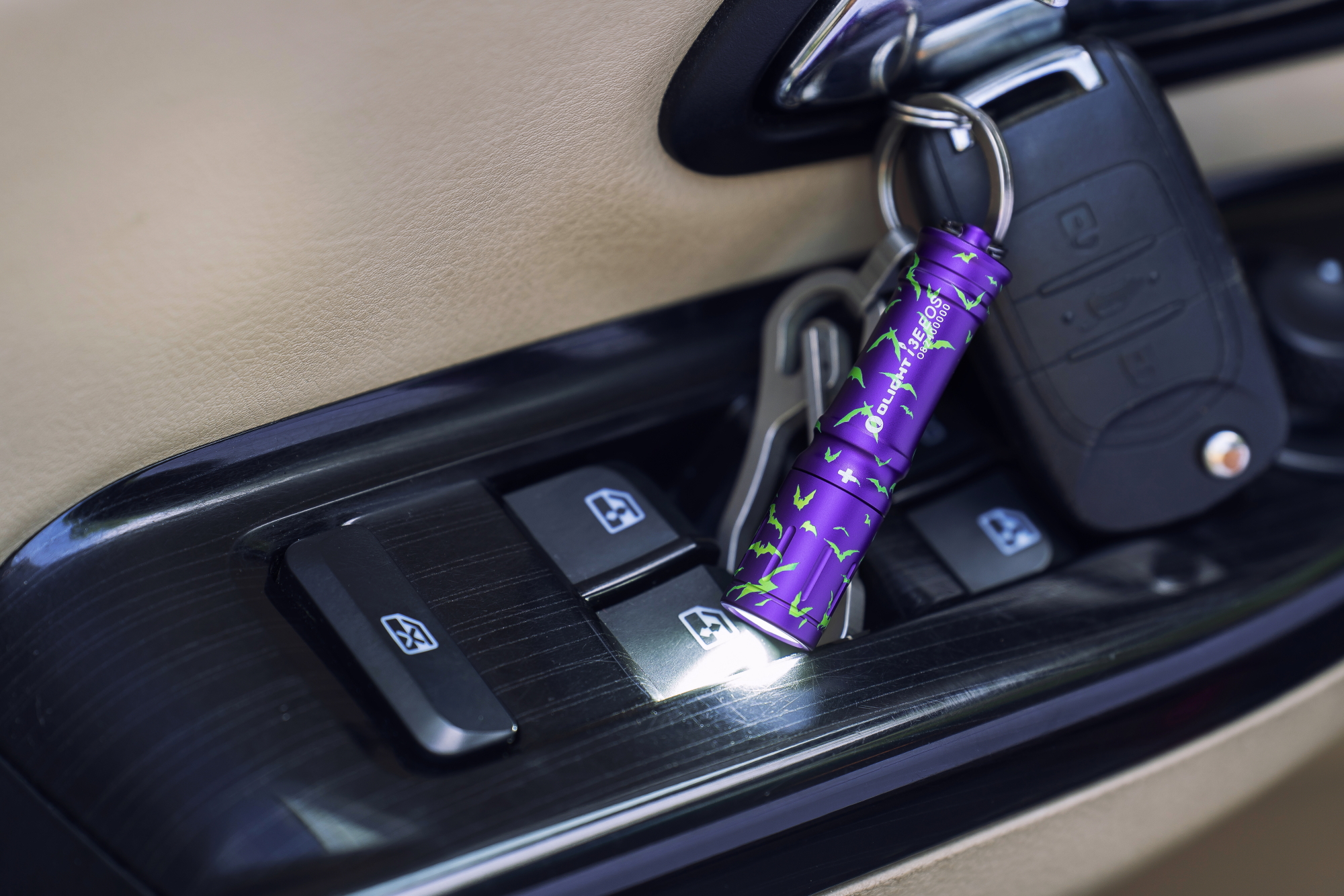 Olight I3E EOS AAA flashlight