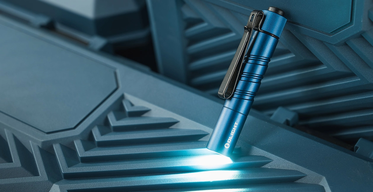 i3T 2: Slim Tail-Switch EDC Flashlight
