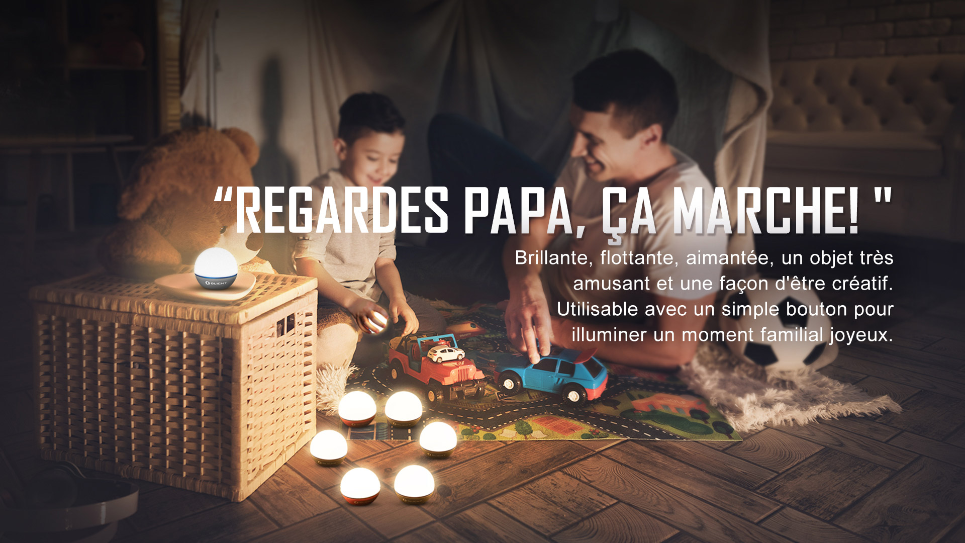Lampe sph&eacute;rique Olight Obulb pos&eacute;e au sol pour un &eacute;clairage d'ambiance et de signalisation
