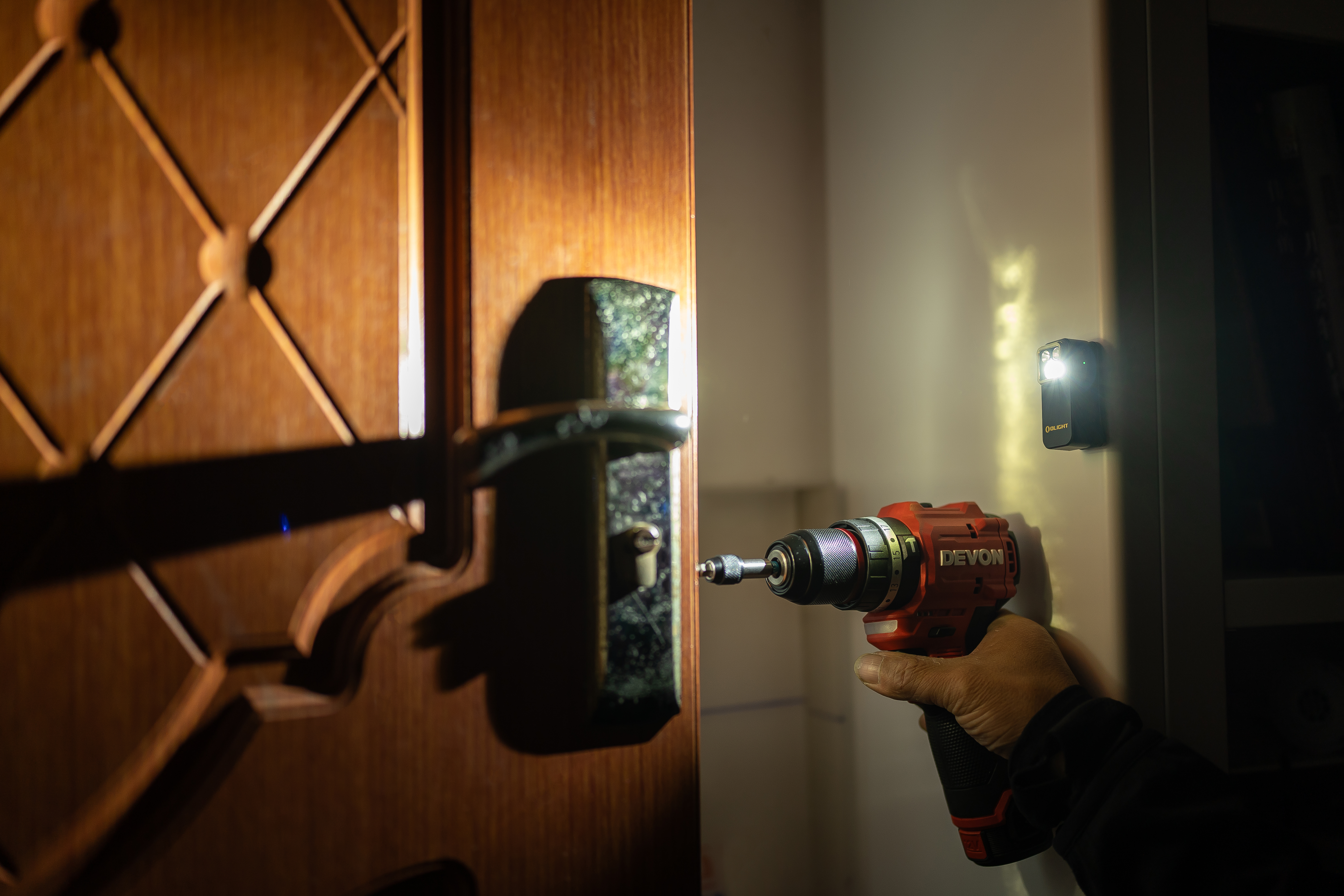 Using Olight Oclip Pro S for DIY home maintenance and repairs