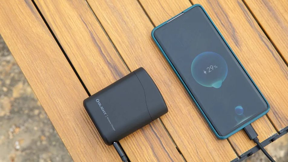 Eine Taschenlampe, die Ihr Telefon aufladen kann