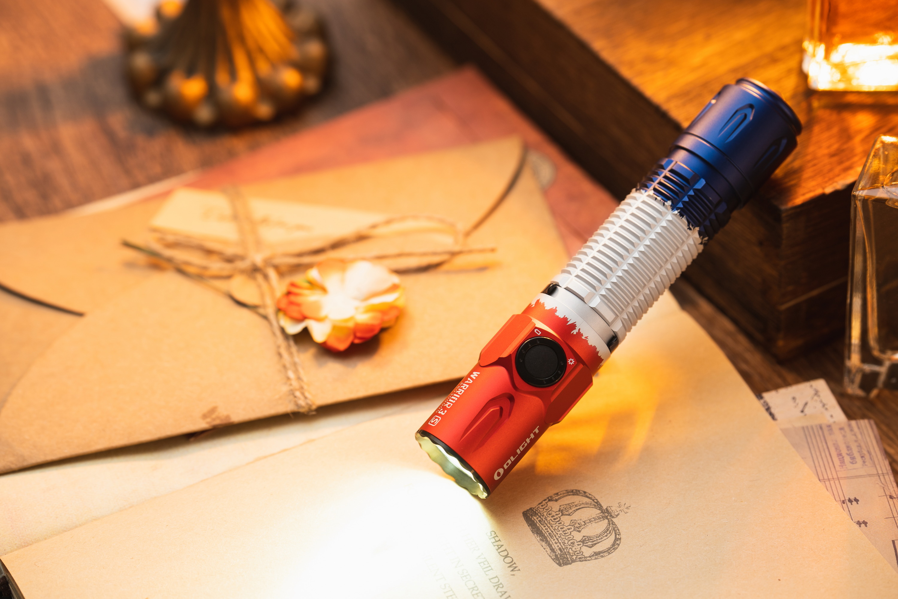 Olight Warrior 3S lampe torche tactique stroboscopique puissante pour voiture bloqu&eacute;e neige